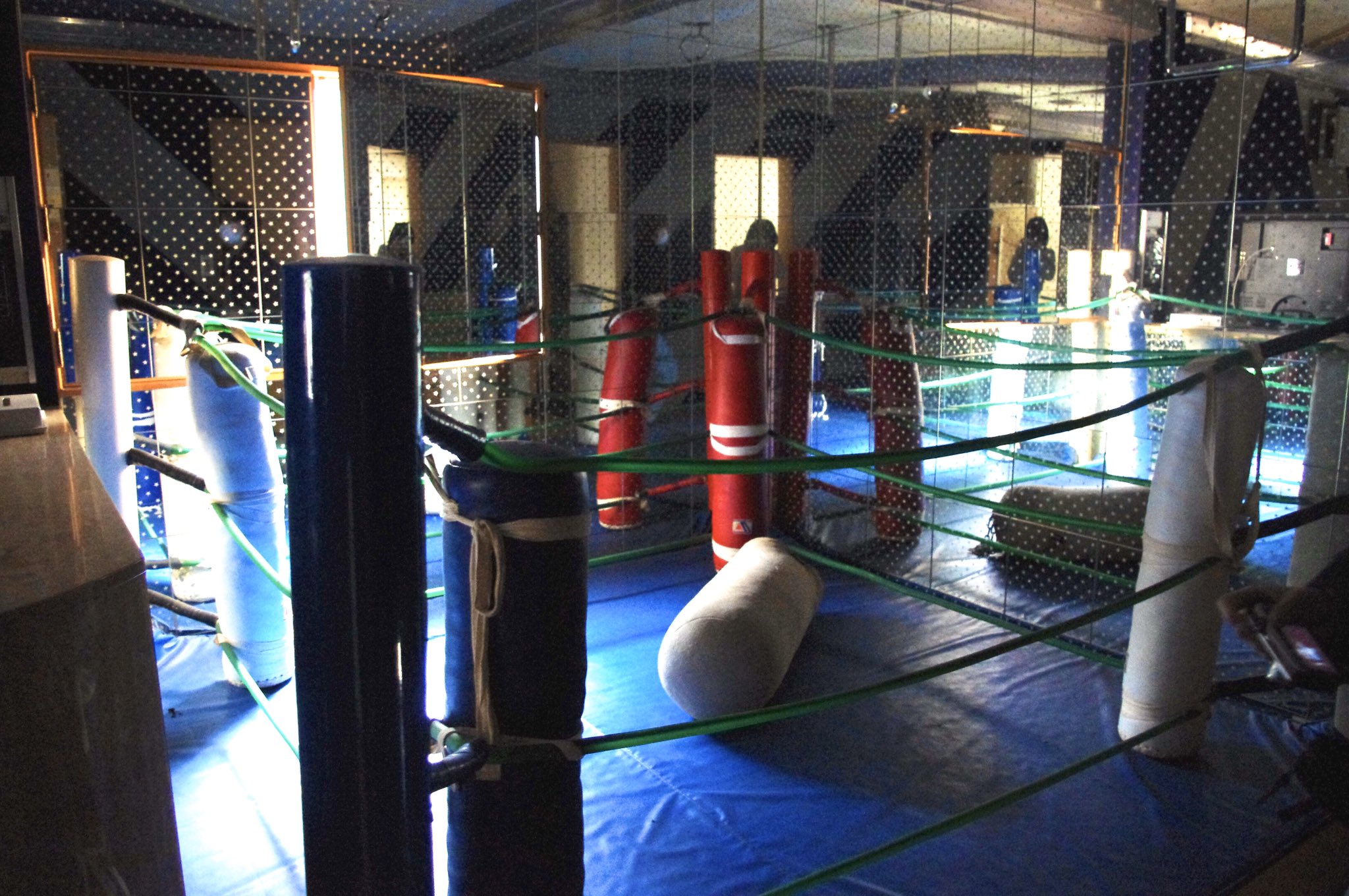 Oniさん その昔 ボクシングリングのあるラブホテルに伺ったことがありますが コロナの影響でジムなどに行けない今 需要が高まるのではとふと思いました 残念ながら このホテルは現存しないのですが