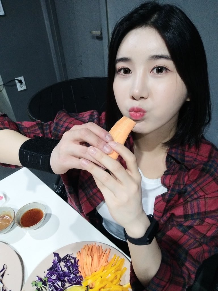 모두들 든든하게 점심 잘 챙겨드셨나요??😊
날씨가 많이 따뜻해진 만큼 점심 잘챙겨드시고~
즐거운 수요일되세요~🤗💕

#lusty #러스티 #일상 #일상그램 #점심 #점심그램 #수요일 #날씨좋다☀️ #이솔 #isol