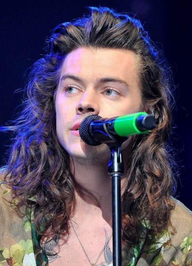 Há 4 anos, Harry cortou seu lindo cabelo e doou para o #LittlePrincessTrust. ❤️