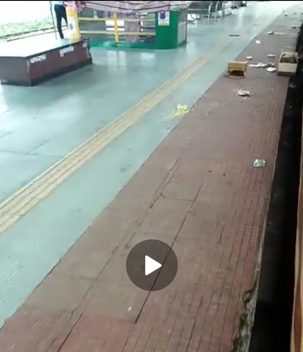 afdkerala's tweet photo. Viewers may note that the video (screenshots attached) being circulated with abusive comments on migrant labourers is not from #Kerala

Kindly tag @afdkerala in any tweets which wrongly claim this video is from a railway station in #Kerala &amp; promote hatred against migrant labour https://t.co/EGCsq1daBJ