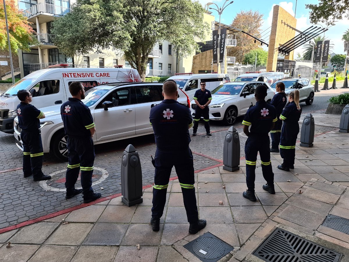 MelroseArch's tweet photo. Thank you to the @Medi_Response team for their tireless efforts in keeping the precinct safe with their updated protocols and presence.
.
#MelroseArch #FlattenTheCurve #StaySafe #MediResponse https://t.co/PxU2ZRsqRh