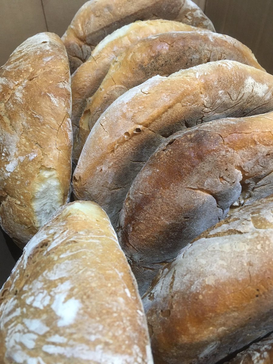 Pan de horno de leña disponible en nuestra tienda