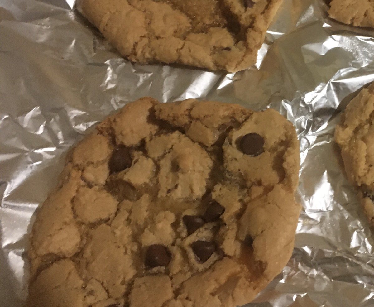 👩🏽‍🍳 I Made Vegan
Chocolate Chip 🍫 Cookies 🍪 
😃💛❤️💙✌🏽
#vegan 
#chocolatechipscookies 
#veganchocolatechipcookies🍪