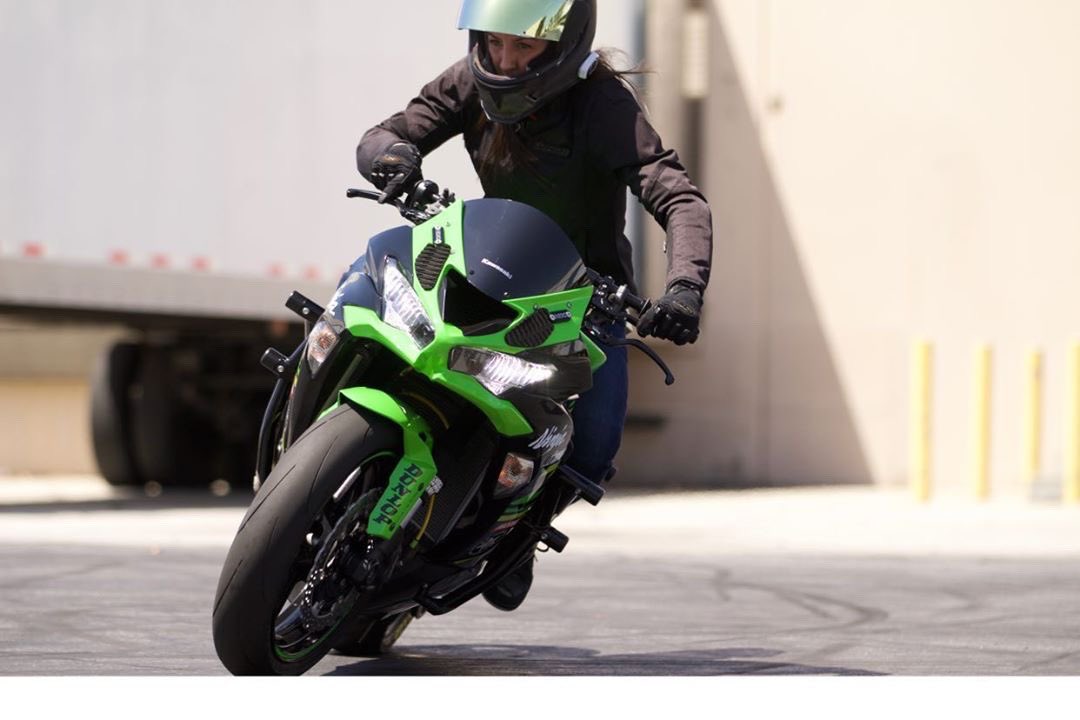 AnrietteBalint's tweet photo. 🤩This feeling is unexplainable, if you know you know. 💚 #Unicum
📷 @kawboy_stunts
@JBNoLimitMs @kawasakiusa @motulusa @superlitesprockets #iconmotosports @ridedunlop
@gravesport
#drift #slide #toosieslide #heavyhands #turnandburn #letthebodymove #mysoul #sportbikeaddicts https://t.co/LeNLz8ATaU
