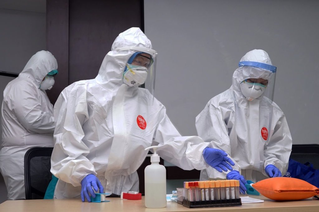 pt_pmli's tweet photo. Pada tanggal 5 Mei 2020 PT PMLI bekerja sama dg Rumah Sakit Pelabuhan melakukan rapid test ke-2 kepada 20 orang pegawai PMLI dengan pengambilan sampel darah. Hal ini dilakukan untuk mengantisipasi kemungkinan adanya paparan Covid-19 setelah melewati masa isolasi 14 hari.
#PMLI https://t.co/PSyobT4bQ4