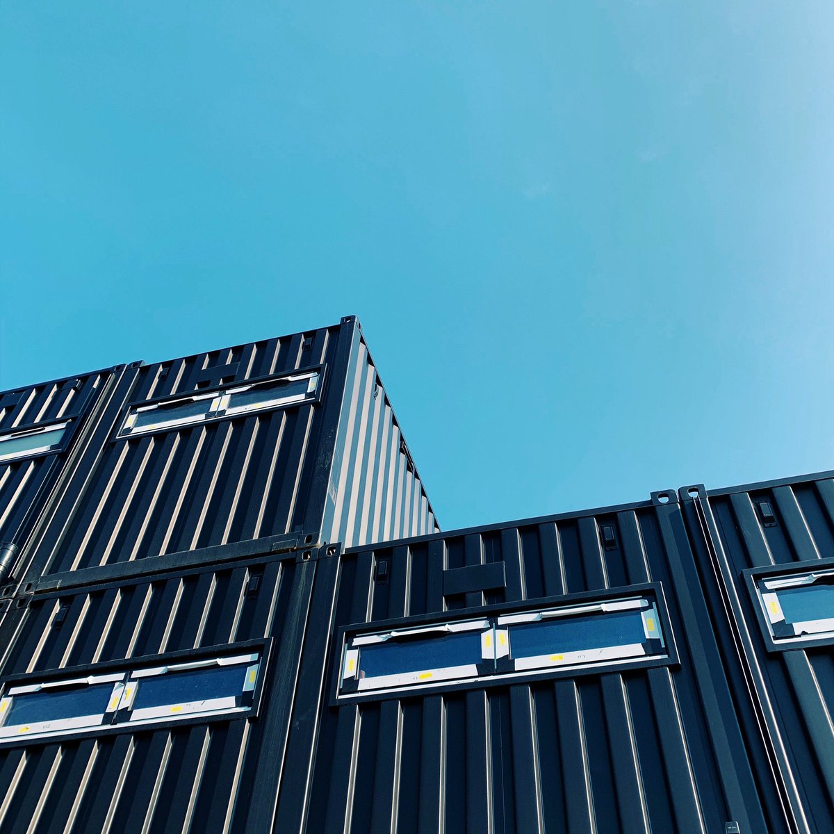 loft_co's tweet photo. The sun is shinning at Goodsheds today ☀️ #goodshedsbarry #containers #loftco #barry #cardiff  #wednesday https://t.co/bpnugiSb6n