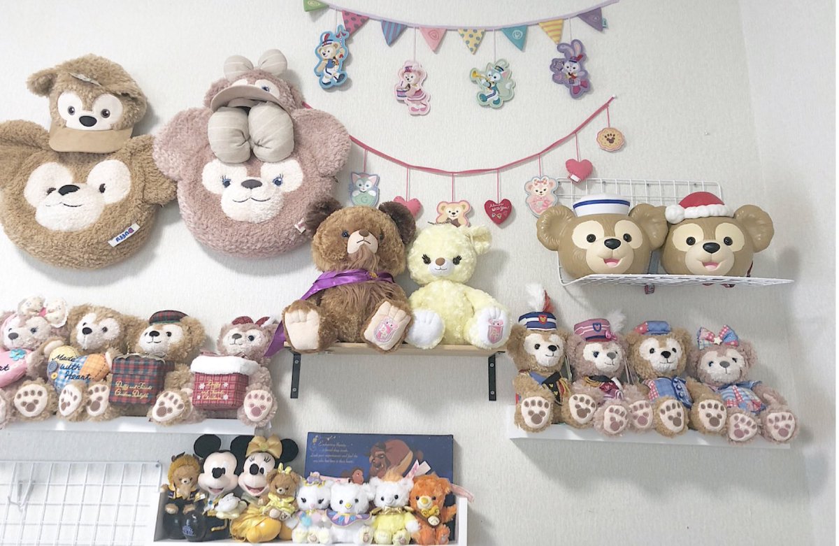 Twitter 上的 𝐀𝐧𝐳𝐮 基本 セリアの網や木の板を使って 壁掛け用の棚を作ったり 壁に飾れるようにしています 1枚目と4枚目はセリアのグッズのみでできる収納なので コスパいいです Ikeaの壁掛け用の棚も安くて たくさんぬいぐるみが乗るので