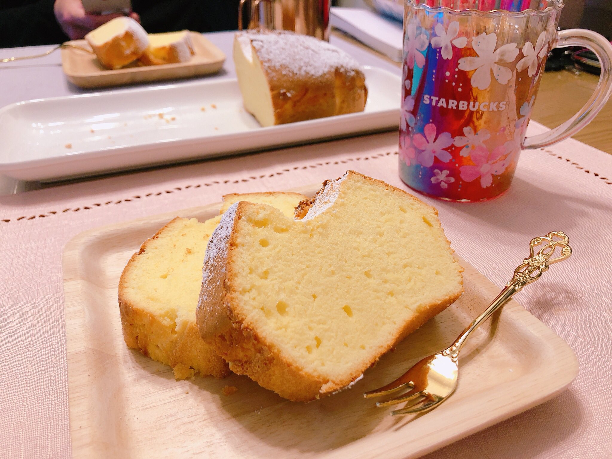 تويتر ちゃぽ على تويتر パウンドケーキ焼いたぞい٩ W وナッツとかバナナとかチョコとか迷ったけどプレーンにした 外はサクサク中はしっとりでうんまぁ パウンド型がないから牛乳パックで代用したんやけど概ね成功 W お菓子作り お菓子で