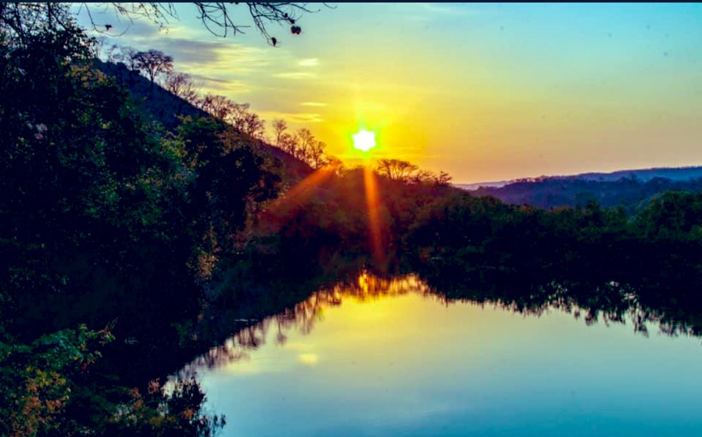 MbusoTravels's tweet photo. 🌼🌼What a beauty 🌼🌼 Hippo Pools Sunset🌼🌼  bookings@mbusotravels.com  #sunset #mbusotravels #VisitHippopools🌞 https://t.co/MmAIGxeRTp