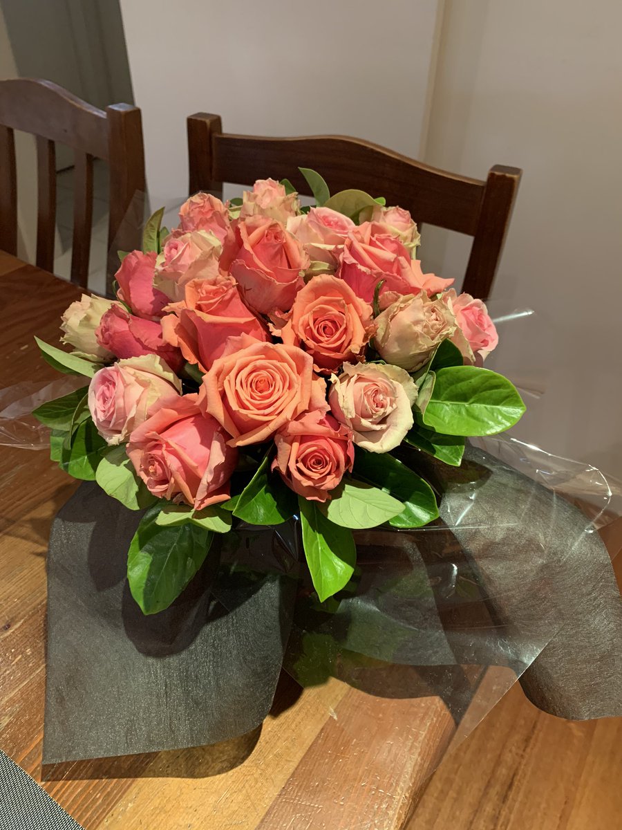 Denise4Pies's tweet photo. Thanks @sd2Bolero for the beautiful flowers #firsttweetbymyself https://t.co/BASlgnyafz