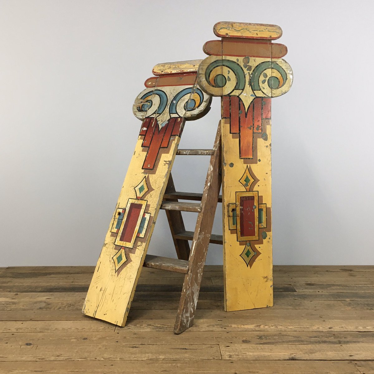 RailwayCotAntiq's tweet photo. Morning World 👋🏼🙂
I’m in a rush, so I’ll just leave these columns here and let you insert your own crap pun. It’s only a bit of fun... Seem fair? 😏👍🏼
https://t.co/aAm5Bm4sQU
H 120 x W 43 cm approx
#interiordesign #funfair #columns #flakeypaint #vintagefairground https://t.co/5XS4mEKZIc