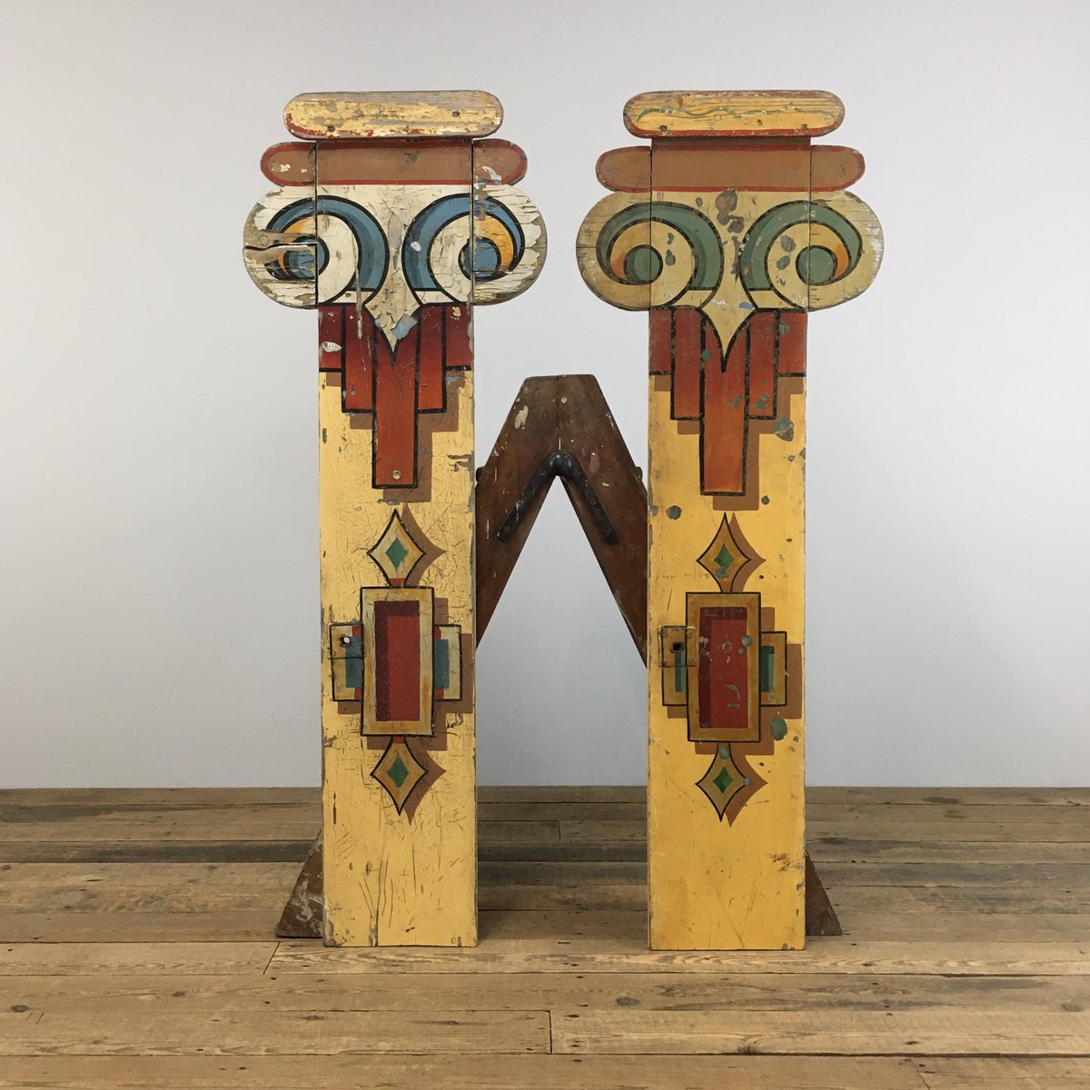 RailwayCotAntiq's tweet photo. Morning World 👋🏼🙂
I’m in a rush, so I’ll just leave these columns here and let you insert your own crap pun. It’s only a bit of fun... Seem fair? 😏👍🏼
https://t.co/aAm5Bm4sQU
H 120 x W 43 cm approx
#interiordesign #funfair #columns #flakeypaint #vintagefairground https://t.co/5XS4mEKZIc