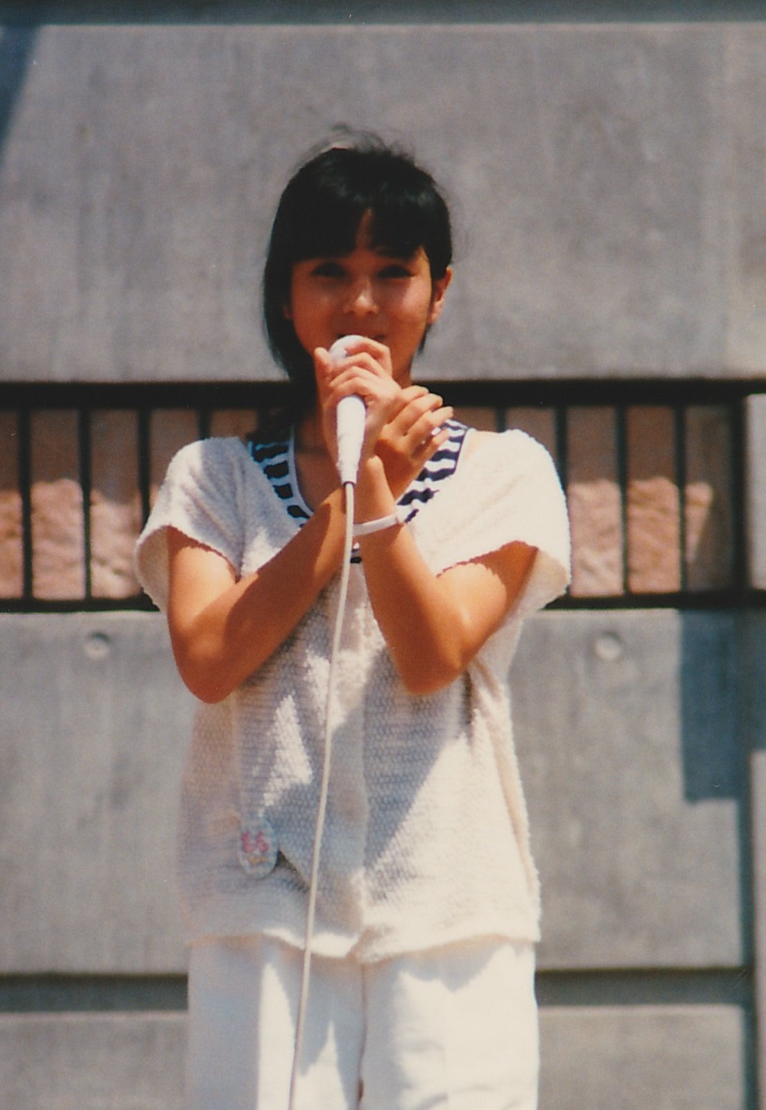 Twitter 上的 ぽんか そういや 色々荷物整理してて昔撮った西村知美の写真出てきた 考えてみれば この写真がアイドルさんを初めて撮った写真なんだよね 西村知美はよく握手会行ったわw T Co O7m5ajlupm Twitter