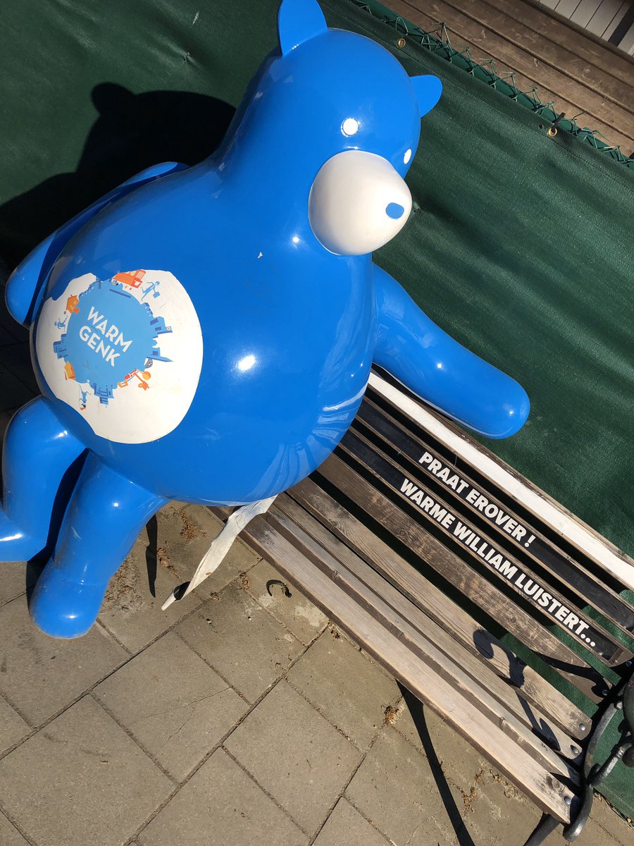 Warme william luistert altijd! Ik had hem al gemist want hij begroet altijd iedereen aan de ingang!#mpideluchtballon #warmewilliam na een warm onthaal, nu de leerlingen ontvangen op school. Ouders moeten buiten de poort blijven. #samentegencorona #onderwijs #specialneedsteacher