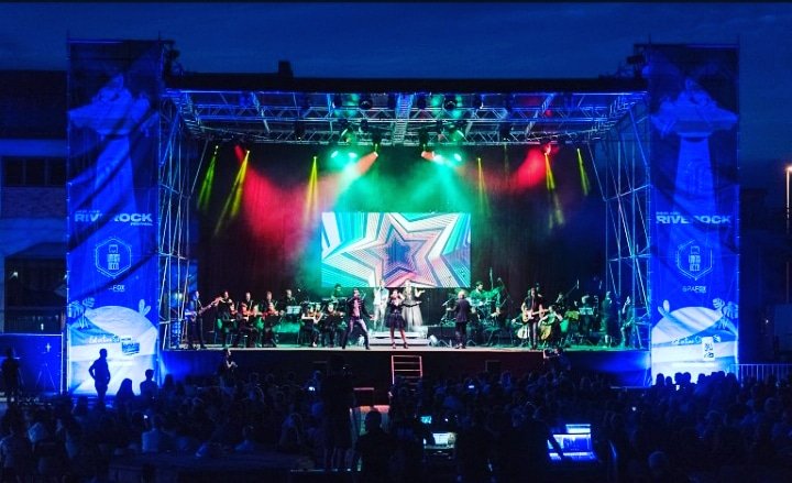 queenattheoper1's tweet photo. Amiamo fare SOLD OUT! 👊
#tbt #photography #stage #music #auditorium #ParcoDellaMusica #Roma #luglio2019 #QueeAtTheOpera #show #Queen 👑 #freddiemercury #orchestrasinfonica #rockband #bestsingers #bestmusicians #visualshow #italy #tour #follow #queenfans 
https://t.co/4TvITwyUTq https://t.co/McwSqxJOx1