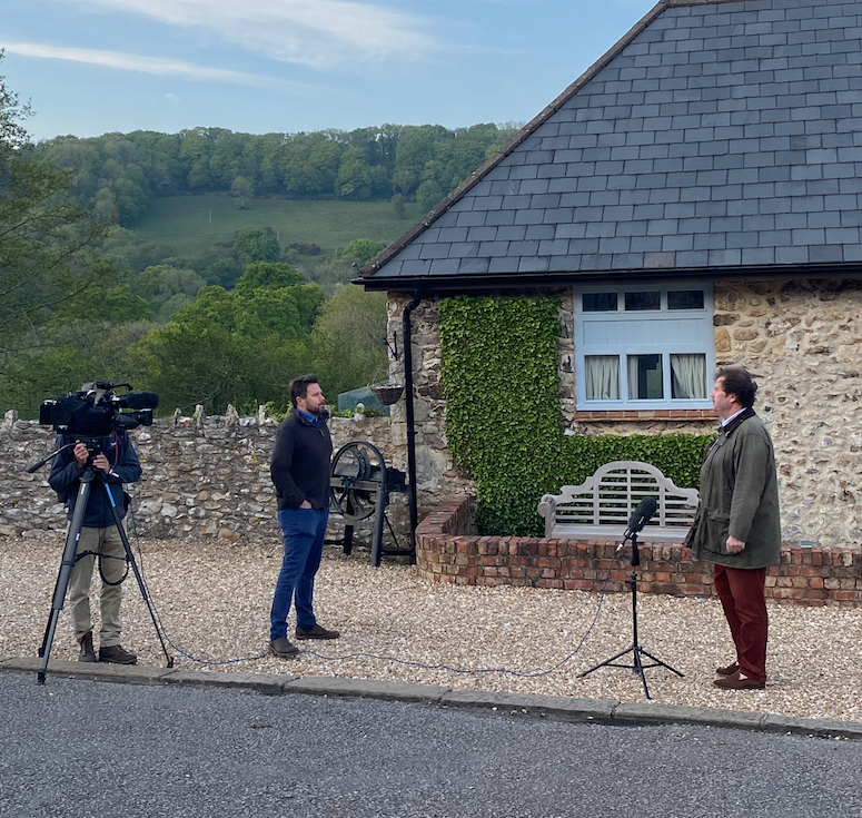 SWTourAlliance's tweet photo. Chair of @SWTourAlliance interviewed on @BBCNews about impact of lockdown on visitor economy. In short catastrophic, in the SW it's a £7bn economy, employs over 190,000 people directly &amp; indirectly. Pushing for more support 🙏 @VC_B2B @swtourismawards @VisitDevon @DestinationPlym https://t.co/LN6i7TsCo5