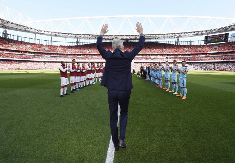 Arsène Wenger walks out for his last match as Arsenal manager two years ago today. #arsenal #merciarsène
