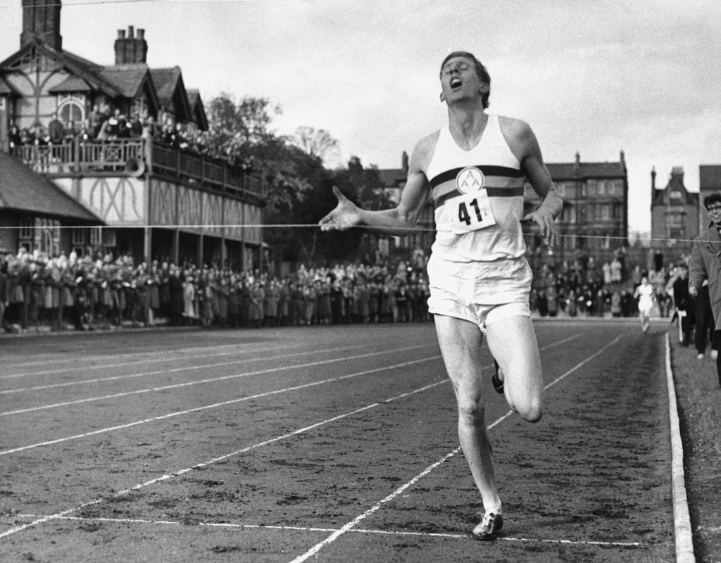YMCALakeside's tweet photo. On this day in 1954 Roger Bannister worked his usual shift at St Mary's Hospital then went on to run the first mile in under 4 minutes. Courage. Determination. Self belief.🏆
#WeStriveToAchieve https://t.co/j6F3u0Miv0