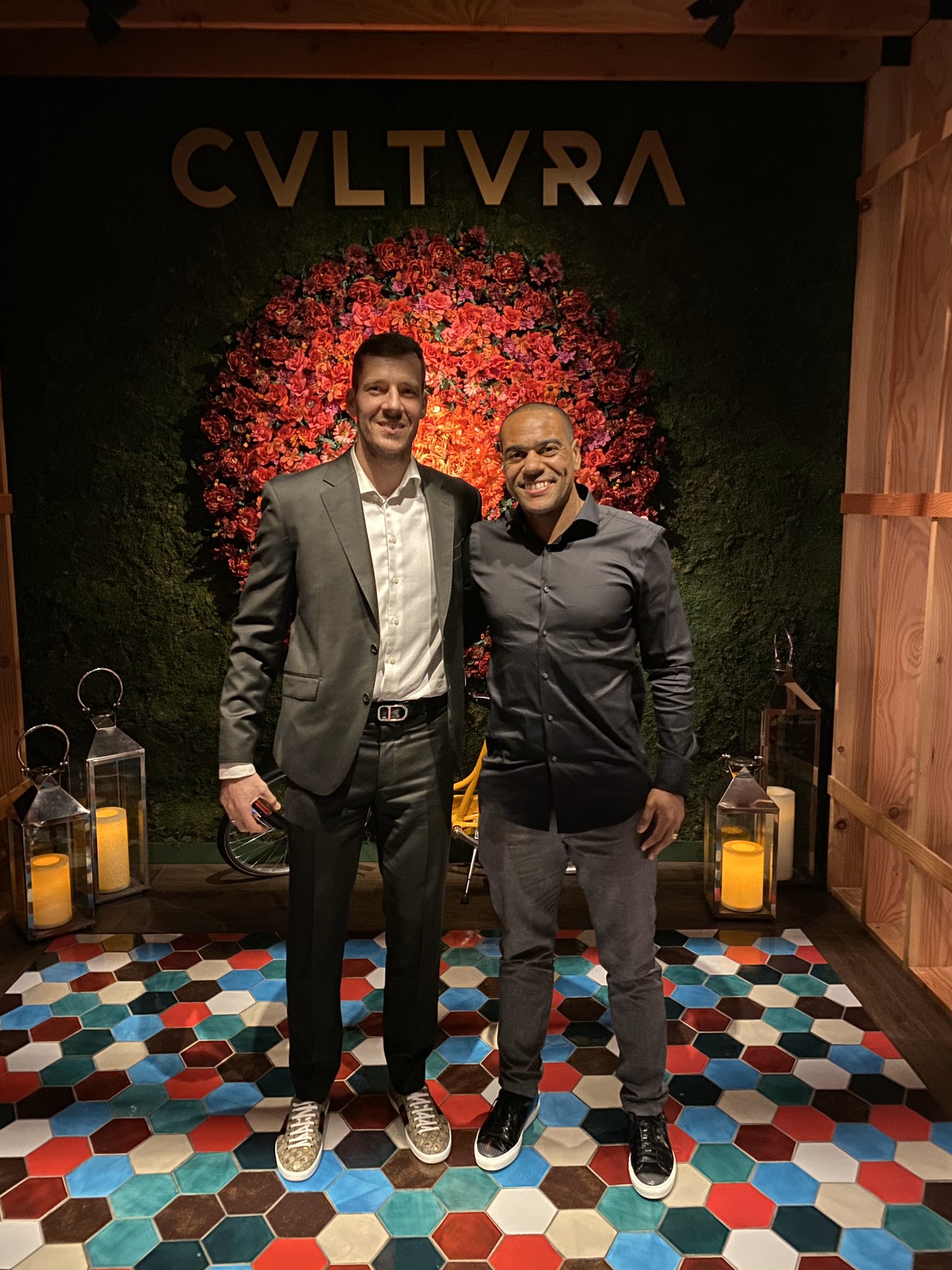 Happy birthday  Parabéns  