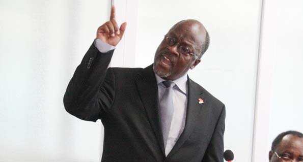 The_Owlez's tweet photo. Gazeti Mwananchi Nov 5 2012 
Waziri wa Ujenzi Dr.John Magufuli amemtaka kikwete kuongeza safari
"Wapo wanaosema wewe Rais unatembea sana nje ya nchi lakini bila kutembea kwako tusingepata maendeleo tunayopata, tunakuomba uendelee kutembea ili kupata maendeleo zaidi"Dk Magufuli. https://t.co/keBOiewzMt