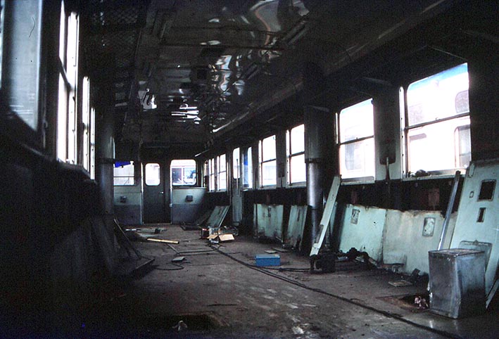 hide885885's tweet photo. 本日も1980年代の　#島原鉄道

キハ20劇的ビフォーアフターで
国鉄中古の改装前
改装中
島鉄仕様の完成の3点です
車内は新車並みにピカピカで、カーテン取り付け、冷房改造も併せて行われ���した。
丁度数両同時進行だったので一度に撮影できました。
（既に全車引退済） https://t.co/6TQJrvXnip