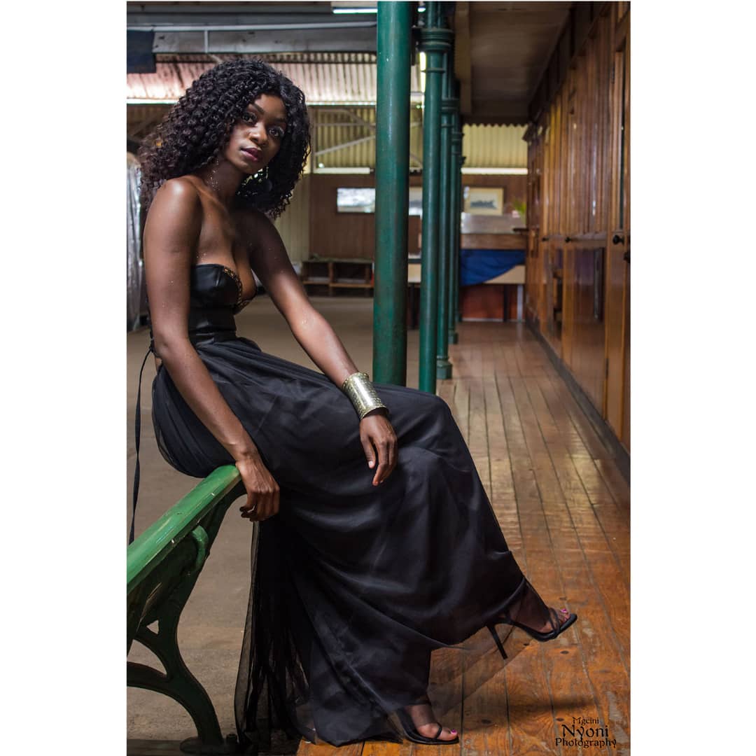 houseofmutu's tweet photo. *#LOCKDOWNZIM 🇿🇼*
#ShutDownCOVID19
#Masks4All
#mutuMasks
#fashionshow
#Zimphotographers
#ZimModels
#ZimDesigners
#FashionDesigner
@Echoes&Shadows
@HouseOfmutu.zw
@mutucouture
@Celine matches
@convergence.ZW
@Umceco.tv m
#SuiteNo.1
#UmcecoWayaWaya https://t.co/f83dFgJzFm