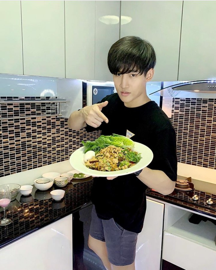 Ohm Thitiwat as your boyfriend[ a thread ]