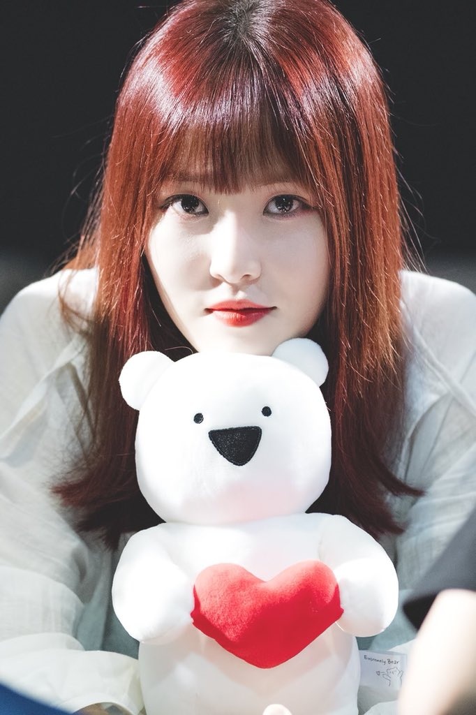 IDOL_REDHEARS's tweet photo. 16. 여자친구 #유주
이분 고음 진짜 장난 아니잖아요 목소리로 지구정복하실 분!! 빨머 진짜 너무 찰떡인데요? 이쯤이면 머리가 눈치껏 빨머로 자라줘야 할듯 싶어요 ㅋㅋㅋ 여자친구 교차로 많이 들어주시고 유주님 이뻐해주세요! https://t.co/ew0ge7HBpQ