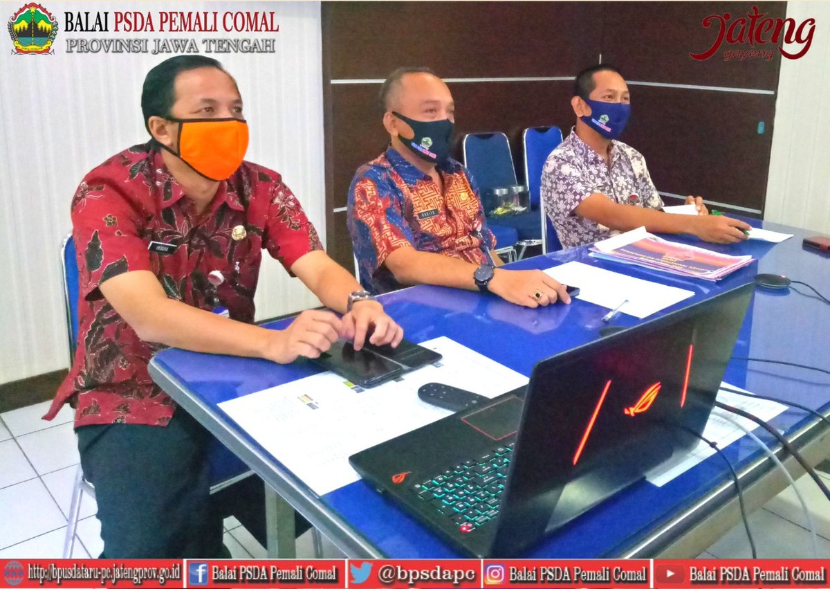bpsdapc's tweet photo. (06/05) Kepala @bpsdapc (@erdete66) bersama Kasie OP, Kasie Dalguna &amp; Kasubbag TU ikut serta dlm rapat Monev dan Pengendalian Keg TA.2020 - April 2020 oleh @dpusdatarujtg melalui vidcon dipimpin oleh Kepala Dinas (@ekoyunianto1055) &amp; jajarannya serta pejabat Balai PSDA se-Jateng. https://t.co/8IhSrKh1dD