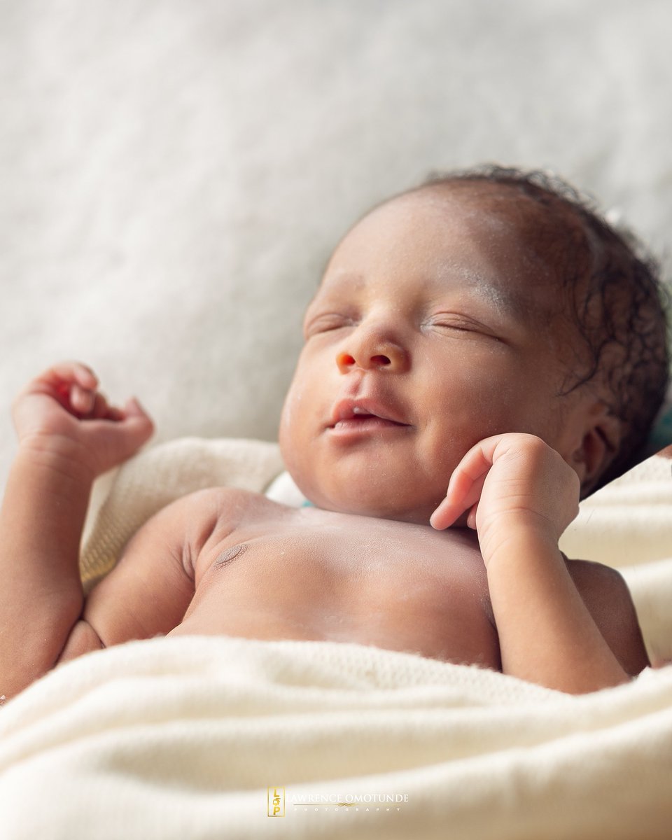 N A T H A N 
Names ain't what they call you, it's what you answer to. Congratulations @olaideolalekanabiola @misisorlaiydey on the arrival of baby NATHAN. 
Photography @lopstudios 

#lopstudios #LawrenceOmotundePhotography  #baby #babyportraits #childportraits #8days