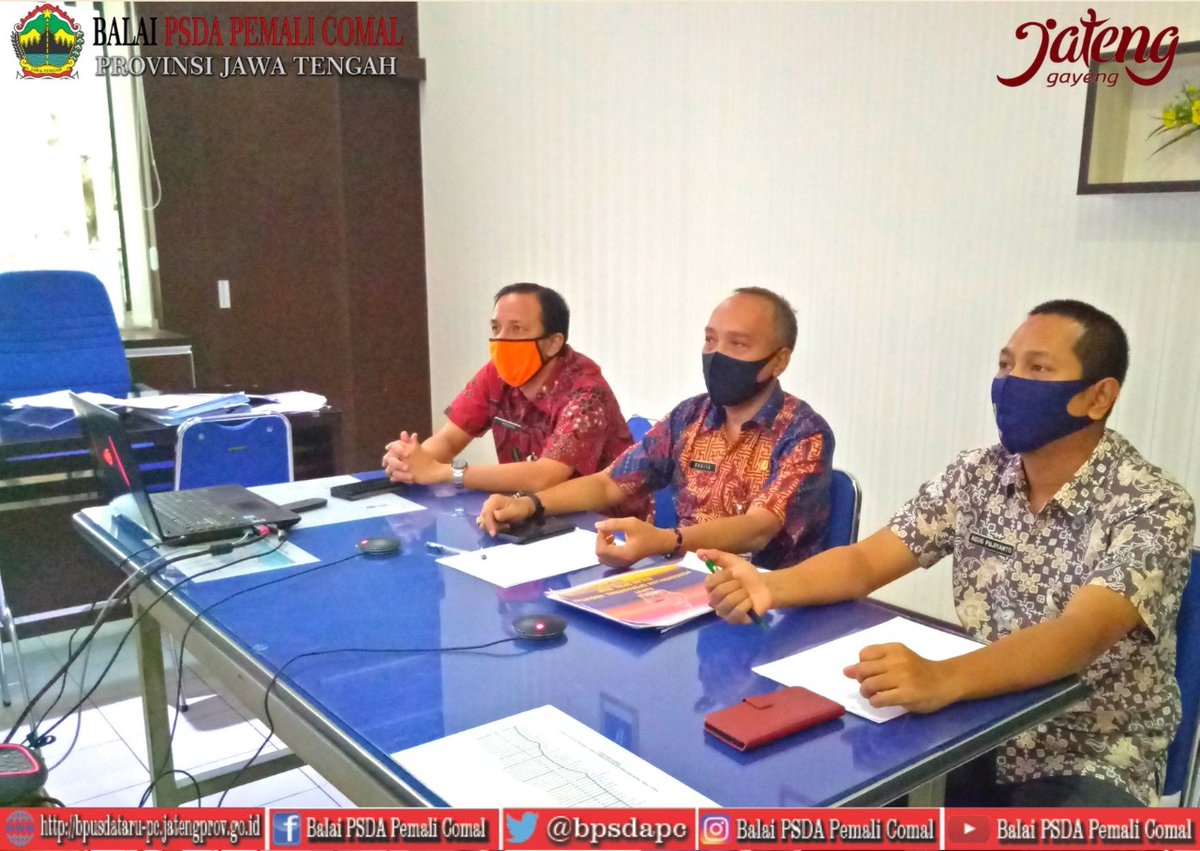 bpsdapc's tweet photo. (06/05) Kepala @bpsdapc (@erdete66) bersama Kasie OP, Kasie Dalguna &amp; Kasubbag TU ikut serta dlm rapat Monev dan Pengendalian Keg TA.2020 - April 2020 oleh @dpusdatarujtg melalui vidcon dipimpin oleh Kepala Dinas (@ekoyunianto1055) &amp; jajarannya serta pejabat Balai PSDA se-Jateng. https://t.co/8IhSrKh1dD