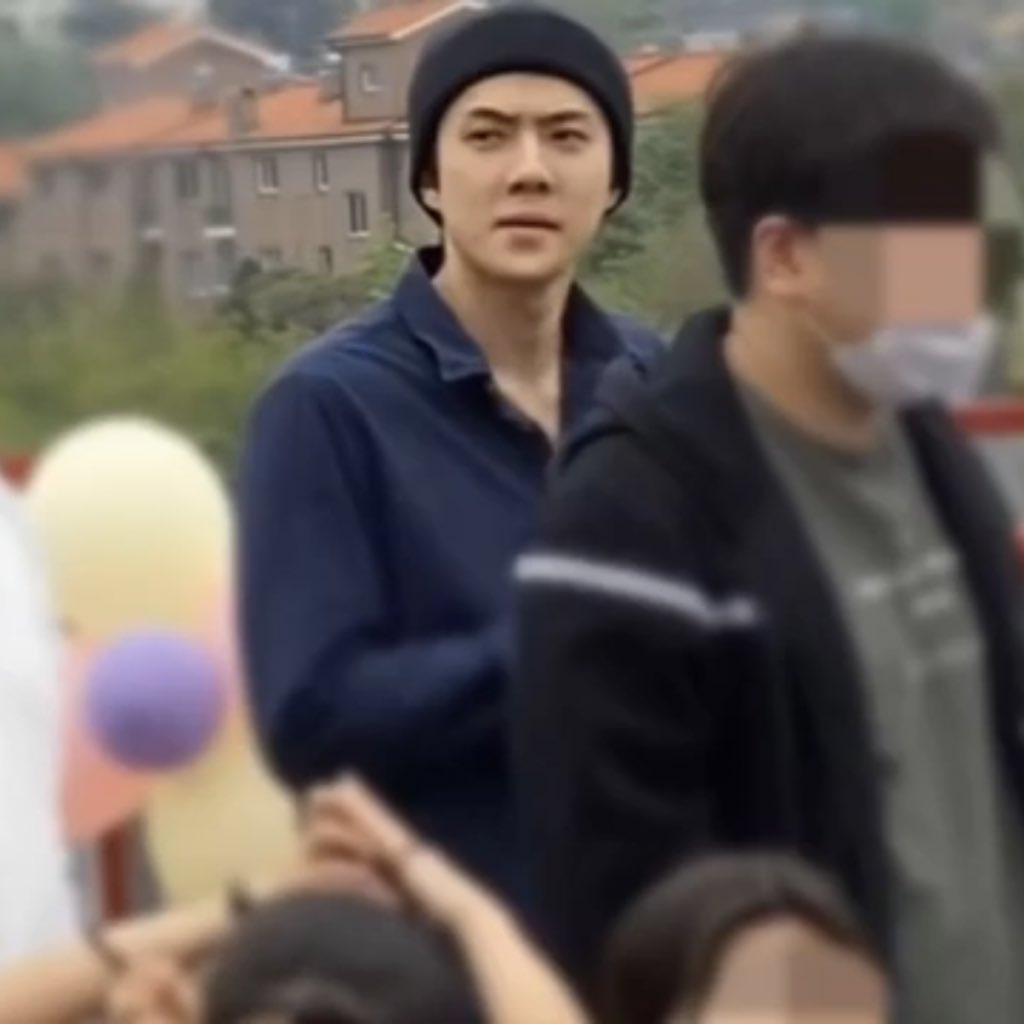Honiismz's tweet photo. เซฮุนไปทำบุญบ้านเด็กมาเมื่อวาน หล่อ สปอร์ต ใจดี กรุงโซลจริงๆ เลย 🥺 https://t.co/ZQhCy7LfhN