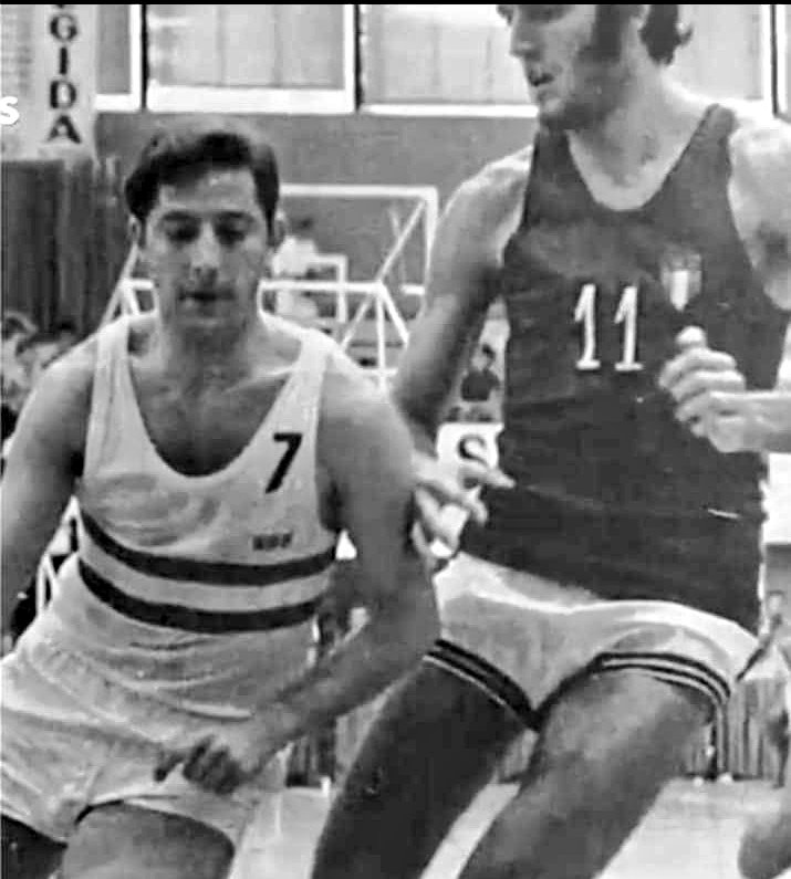 DeporteVintage's tweet photo. Buenos días #ChusCodina & #DinoMeneghin 1969 #Eurobasket https://t.co/MLenErzIut