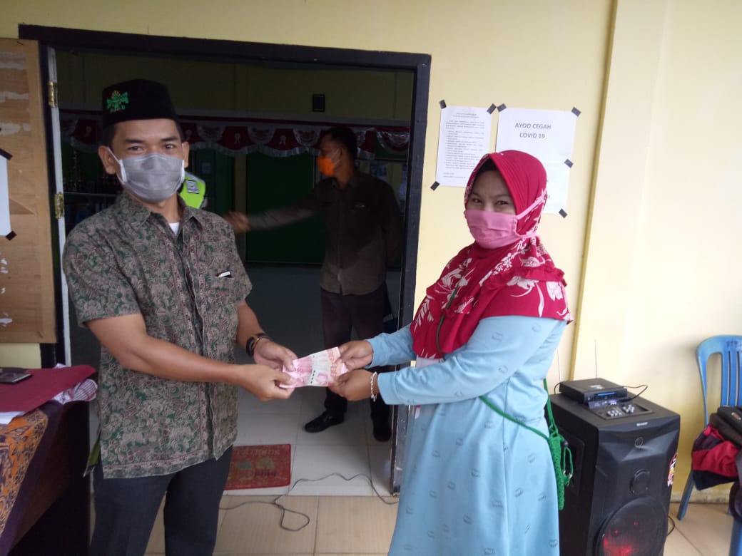 Mohd_Cholis's tweet photo. Penyaluran BLT DD di Desa Tunas Baru Kecamatan Sekernan Kabupaten Muaro Jambi sebanyak 154 KK
#BLTDanaDesa
#TPPIJambi
@jokowi
@taufikmadjid71
@fachrilabalado
@anwsanusi
@EdiEndra09 https://t.co/Qpyu1LCM9b