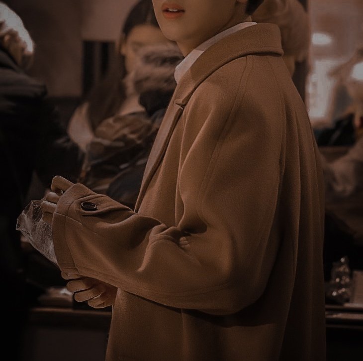 panglimabalap's tweet photo. ㅤㅤ
ㅤㅤㅤ
ㅤㅤDalam gelap, ia bernaung
ㅤㅤmenjadi 𝙢𝙖𝙟𝙚𝙣𝙪𝙣 𝙥𝙚𝙣𝙪𝙝 
ㅤㅤ𝙠𝙚𝙡𝙖𝙠𝙖𝙧 dalam senyap, ia
ㅤㅤbersenandung lantunan
ㅤㅤdoa-doa hambar penawar
ㅤㅤbenguk yang ia kandung
ㅤㅤ
ㅤㅤㅤ https://t.co/MqUYVhzrab