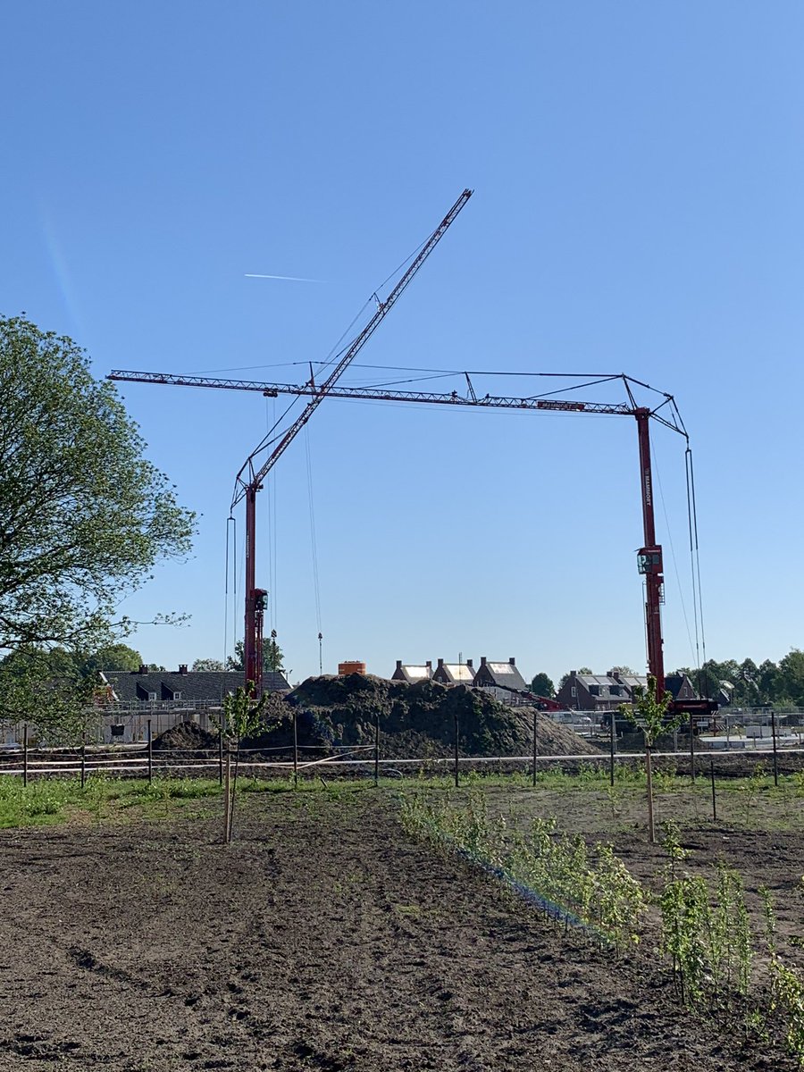 Er wordt weer volop gebouwd in <a href="/gemeenteHadM/">Gemeente HadM</a> Heerlijk! Lang geleden 2 kranen 🏗 in de weer. Maar de vraag is nog niet beantwoord <a href="/KiesEssentie/">Essentie</a> blijft zich inzetten voor evenwichtige woningmarkt in #horst #bestewoongemeente van Limburg!