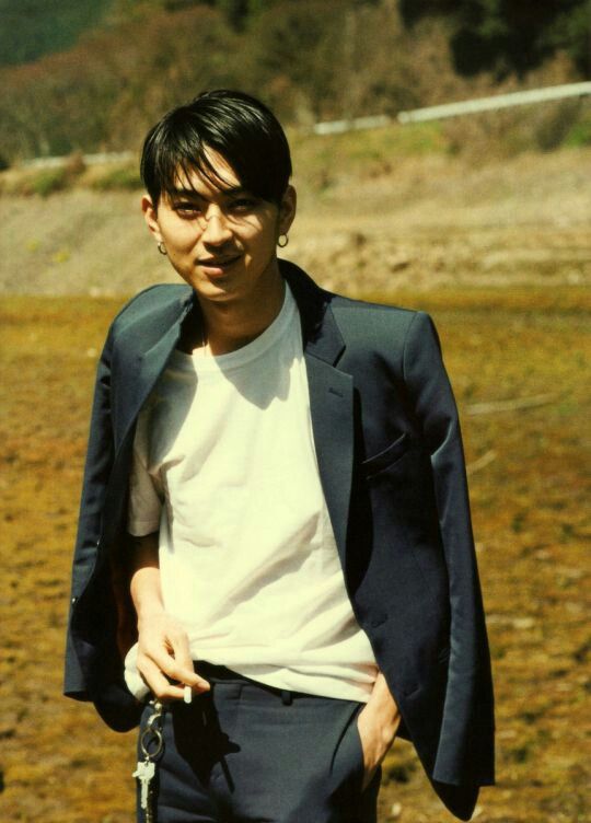 ℙ𝕆ℕ𝕂𝕆𝕋𝕎𝕀ℕ𝕊 服バカ探偵 Vol 11 様々な業界のお洒落 さんをピックしていく第11回 八村塁 さんに続き次のホシは 俳優 松田翔太 さん 個性的でクールな役柄から 正統派イケメンまでこなす俳優一家のサラブレッドだけあり