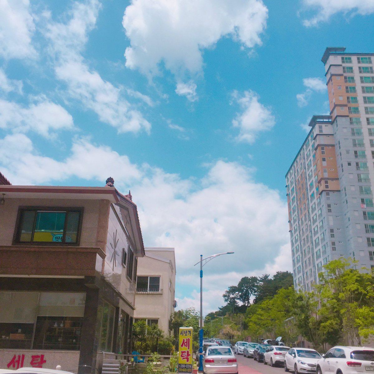 Yusun_03's tweet photo. 여름 되면 이런 하늘이겠지 https://t.co/Dd2MbucfkJ