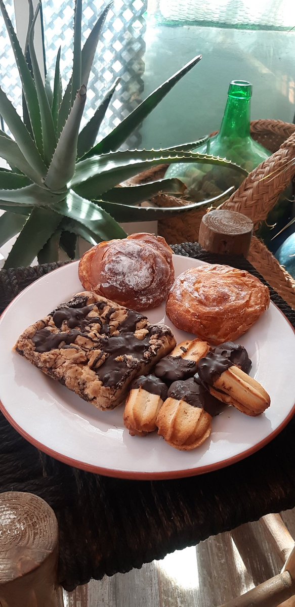 Laturca96164430's tweet photo. Porque en la vida hay muchos placeres y drogas, yo brindo por el mío. Adicta al chocolate. #chocolate #chocoadicta #chocogolica #chocolate https://t.co/ncLP1r9W7B