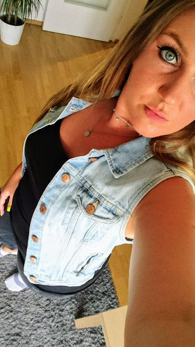 Guten Morgen S&uuml;&szlig;er <3 Ich w&uuml;nsche dir einen geilen Mittwoch :)  Schau doch mal bei meiner Seite rein<a href="/tag/heiss"class="tags"><span>#heiss</span></a><a href="/tag/geilerarsch"class="tags"><span>#geilerarsch</span></a><a href="/tag/bonniebanx"class="tags"><span>#bonniebanx</span></a><a href="/tag/visitmypage"class="tags"><span>#visitmypage</span></a>