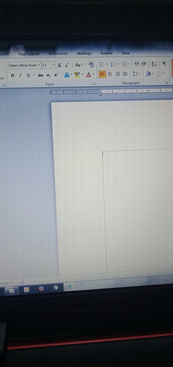 cute1ntan's tweet photo. Niat buat tugas, tpi dah sejam depan laptop, masih bingung mau mulai darimana, help😭 https://t.co/CHqj2uOe6L