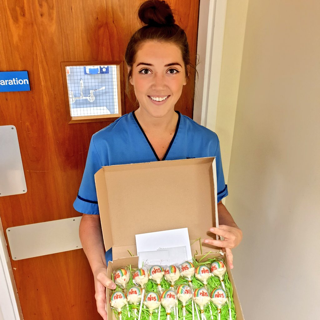 Our lovely Amy has brought in cake pops for all the staff. She always brightens up our day but even more so today 🌈🥰 @amy_harrisonx @Louuu_x #KindnessMatters #teamaecu #ambulatorycare #teamuhw