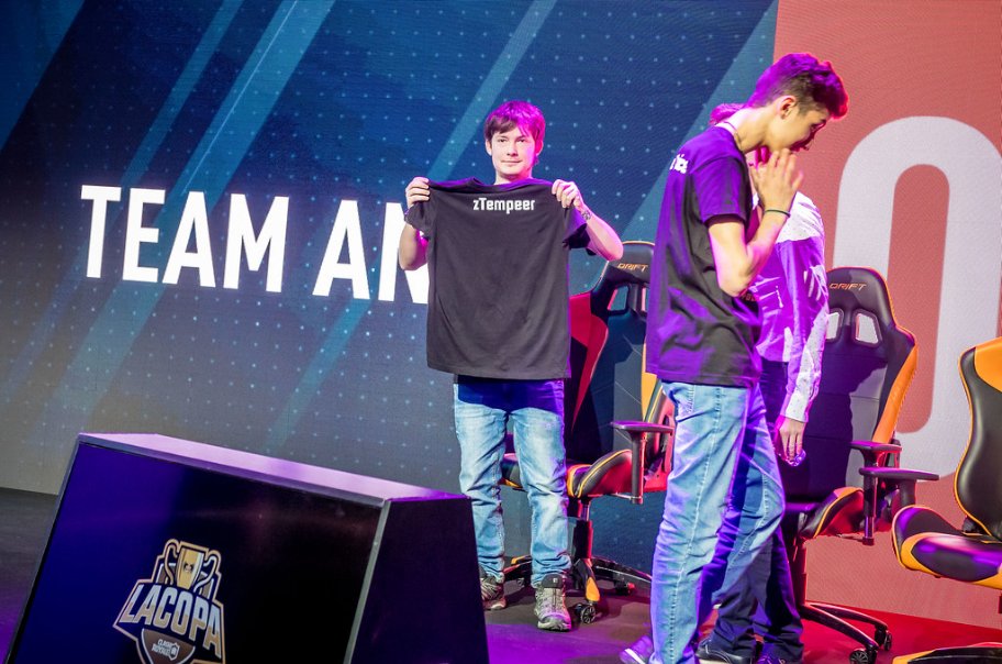 AppGradeEsports's tweet photo. 🎞️ #LaCopa2 MEMORIES 🎥
- #zTeemper siempre presente, gracias a @gutiabusos y @Analisame_Esta https://t.co/4TalfaatEK
