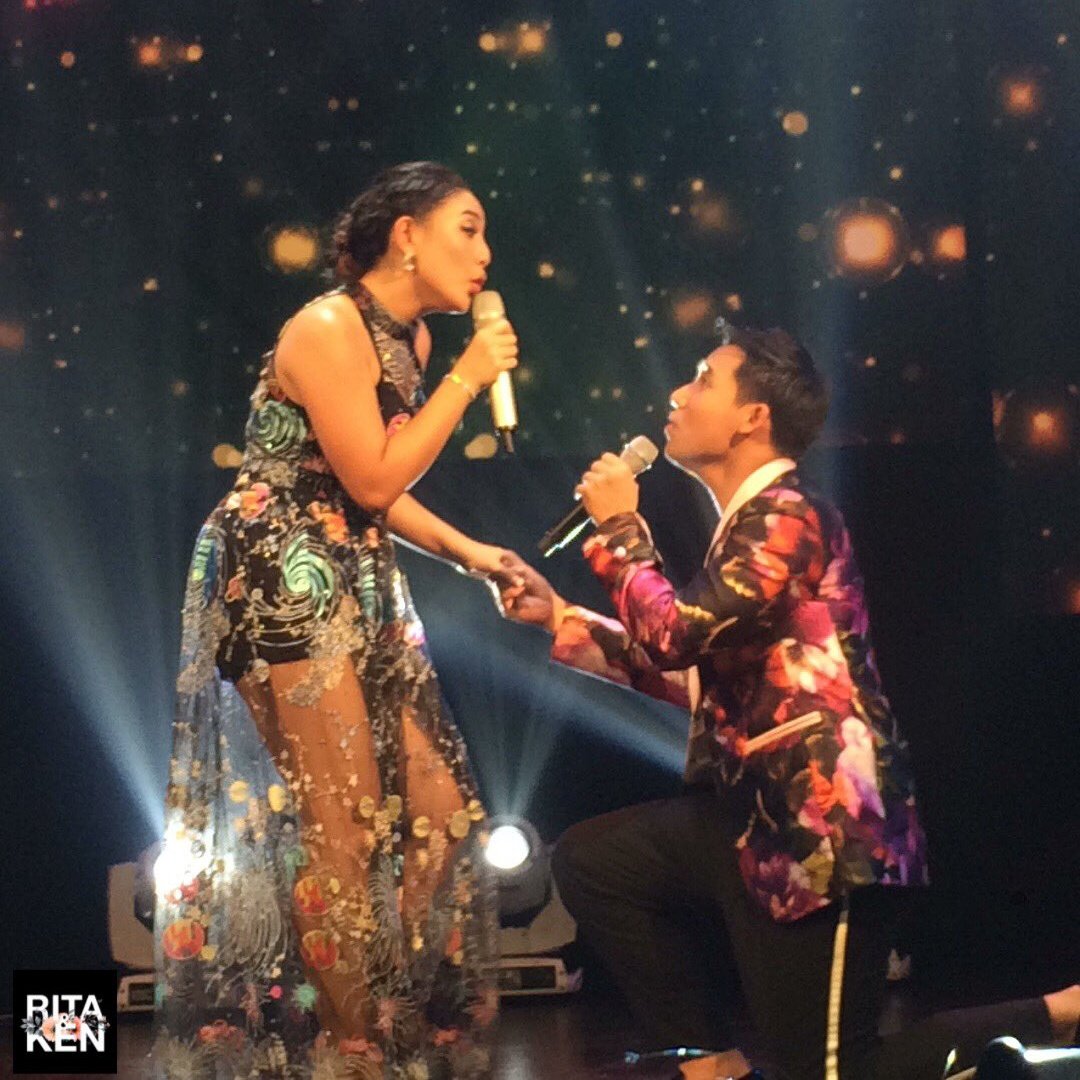 RitaDanielaStan's tweet photo. Umasa ako na sana luluhod ka sa harap ni Mami hnd dahil na kanta ka kundi dhil tatanungin mo sya ng "Will you marry me" pero okay lng kung bestfriend kayo or kung tawagin nyo ay superfriends gaya nga ng sabi ni boyet ang bestfriend ay pang habang buhay

#RitKenIGLiveplease https://t.co/NoMQ2bgTZW