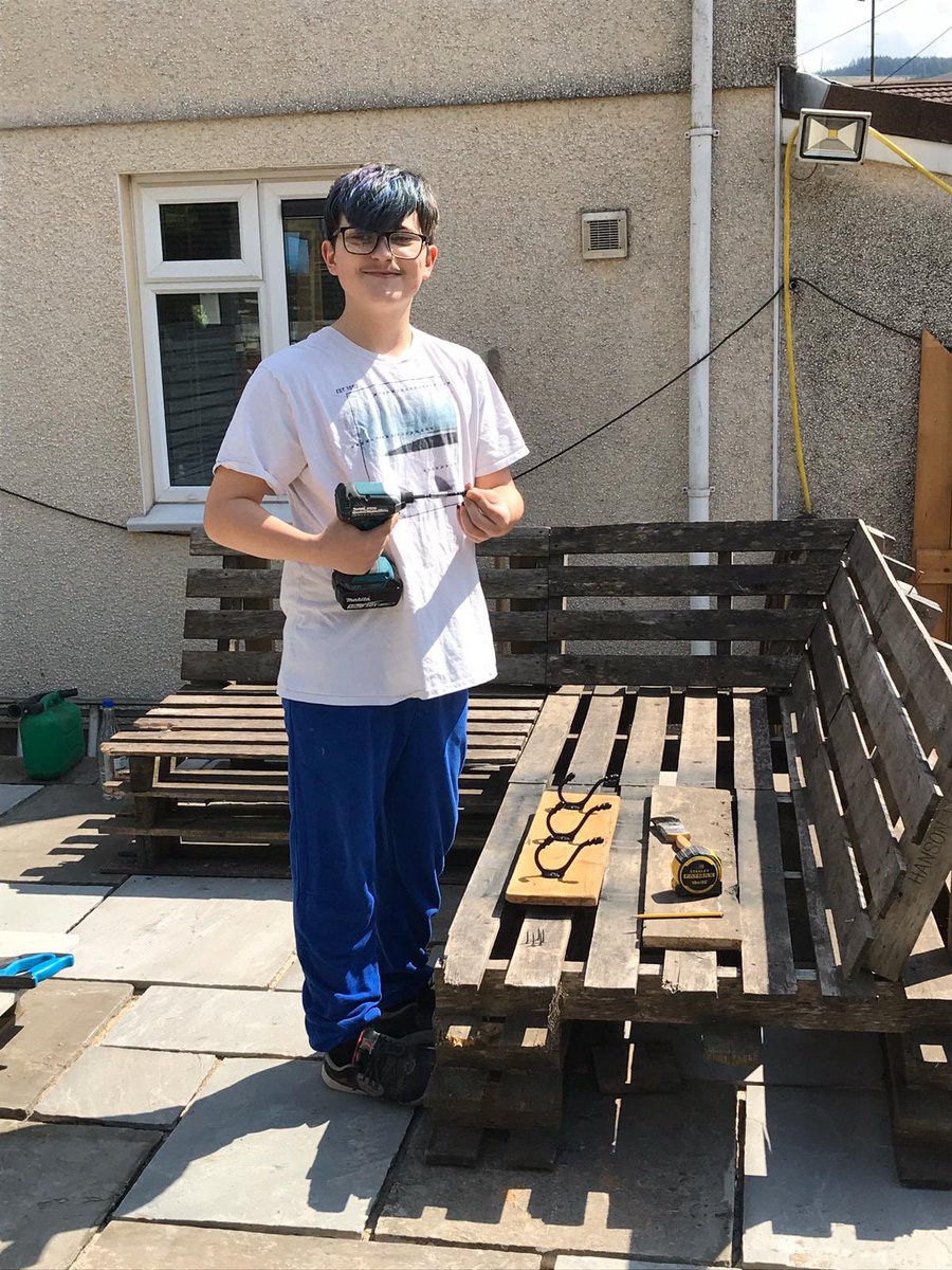 RhiannonEdward8's tweet photo. Rylee edwards enjoying doing wood work making a coat hanger for his bedroom @MaestegSchool https://t.co/ujvI5K0z2D
