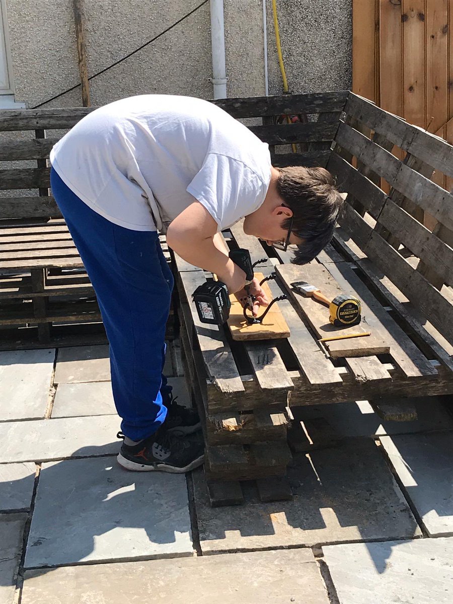 RhiannonEdward8's tweet photo. Rylee edwards enjoying doing wood work making a coat hanger for his bedroom @MaestegSchool https://t.co/ujvI5K0z2D
