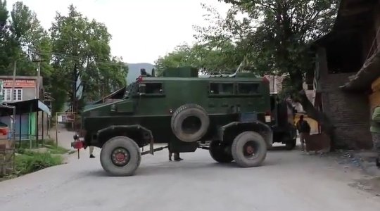 LalChowkJournal's tweet photo. J&K: One Militant has been killed in ongoing encounter at #Sharshali #Khrew in #Pulwama district of South #Kashmir. | LCJ https://t.co/JuuzbejxJc