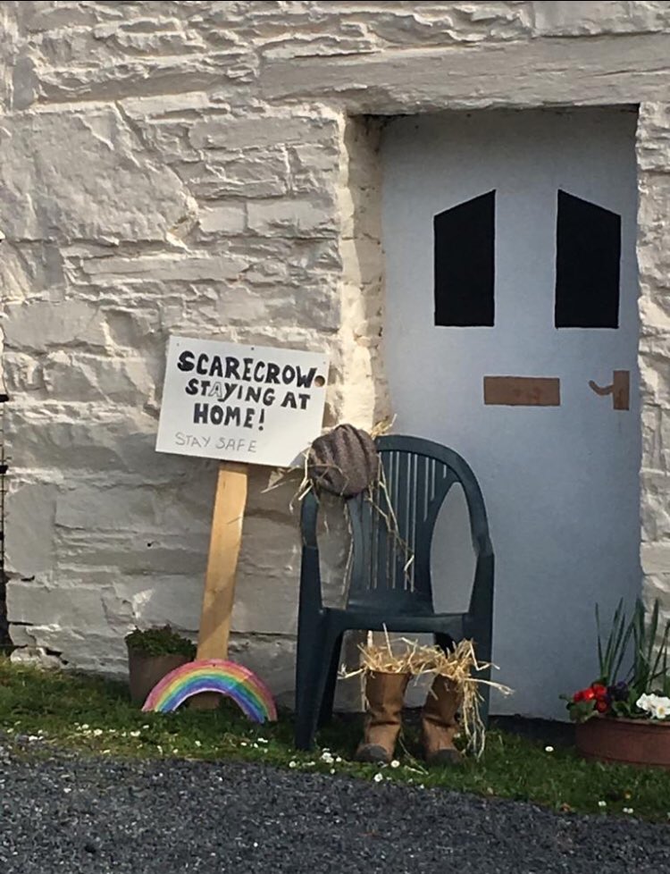 Doreen_andersx's tweet photo. Village summer competition has begun ! #scarecrowfun #staysafe @qmscotland @AHDB_BeefLamb @AHDB_Scot #farming https://t.co/eYR3wFMwyB