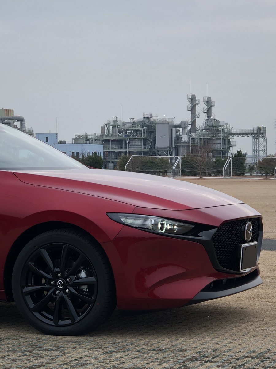 ドラヨス ワンソクtube 19万人 クルマ買う系youtuber Mazdaの良いところ デザインが最近カッコいい 内装の質感が国産離れしてる レクサス顔負けの快適装備 一部シートベンチレーションも用意 価格に対する装備内容が充実 ディーゼルの