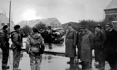 generalMaczek's tweet photo. 📆 4-6 maja 1945 / #1DPKalendarium

WIELKIE DNI TRIUMFU 1. DYWIZJI PANCERNEJ I JEJ DOWÓDCY, GEN. MACZKA

➡️ https://t.co/p6aoxVgQ7s https://t.co/I95d0jDa1W